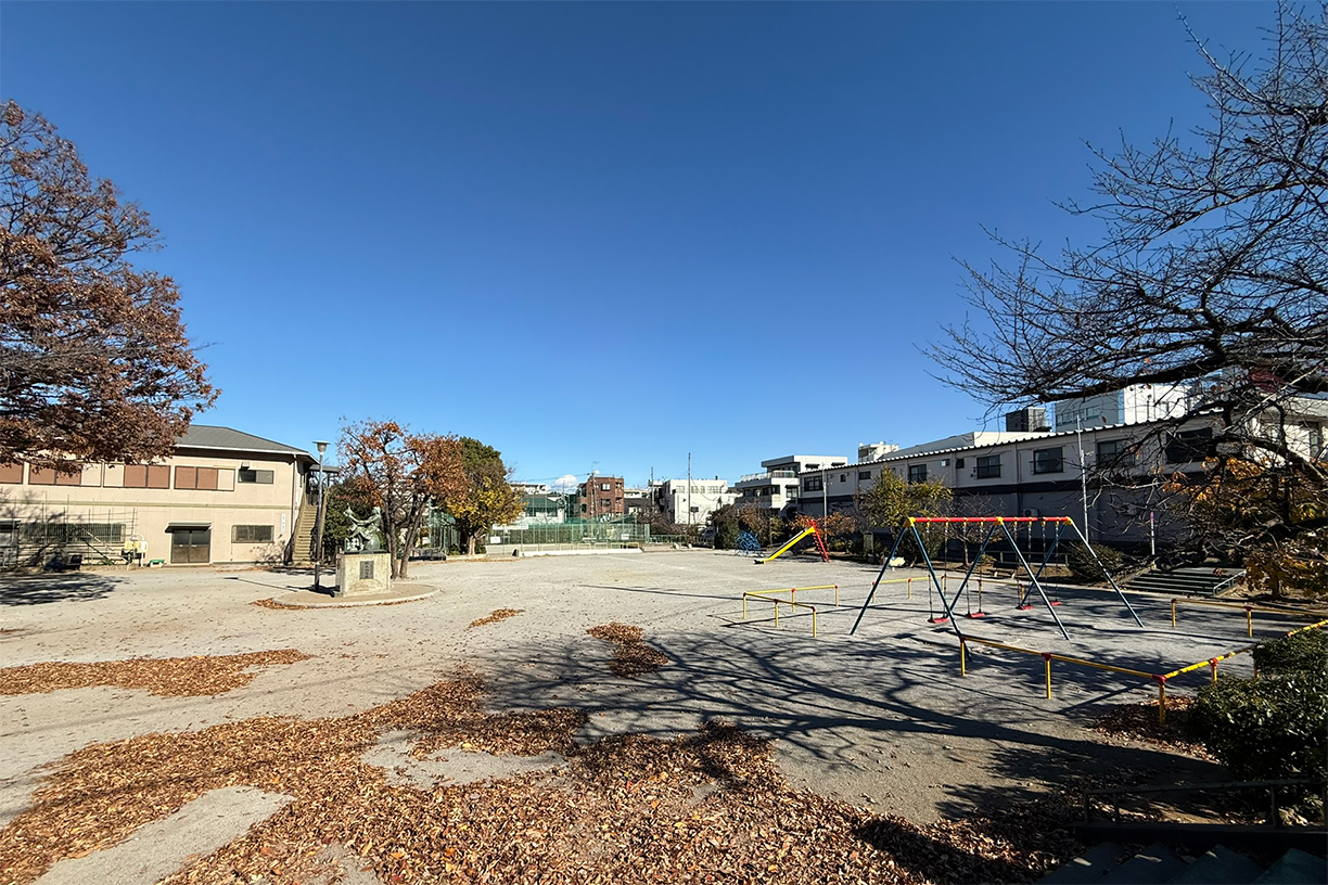 板橋区立西徳第一公園 徒歩約9分(約676m)